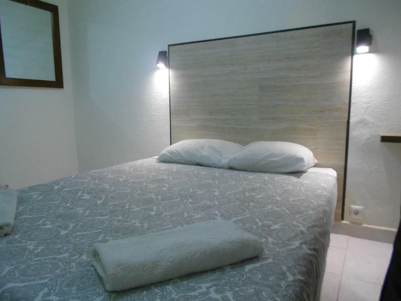 Hostel Crescent Rooms Lisbon Portugal